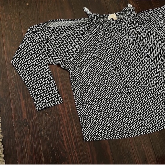 MICHAEL by Michael Kors Geometric Cold Shoulder Blouse - Picture 3 of 8